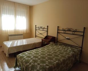 Bedroom of Single-family semi-detached for sale in Arguedas  with Air Conditioner, Heating and Parquet flooring