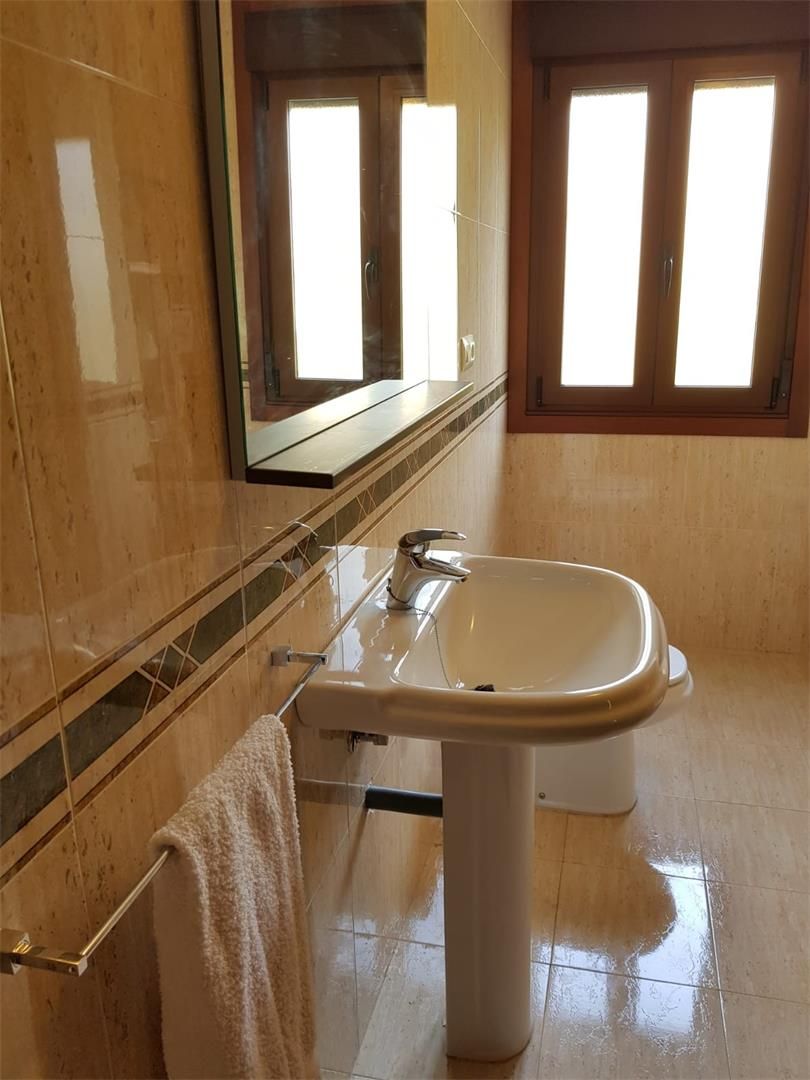 Badezimmer von Wohnung zum verkauf in Campo Lameiro mit Heizung, Parkett und Abstellraum