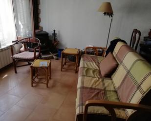 Sala d'estar de Casa adosada en venda en La Villa de Don Fadrique amb Aire condicionat i Piscina