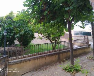 Vista exterior de Casa adosada en venda en Pinos Puente amb Terrassa i Balcó