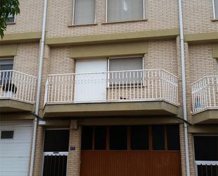 Vista exterior de Casa adosada en venda en Artesa de Segre amb Terrassa i Balcó