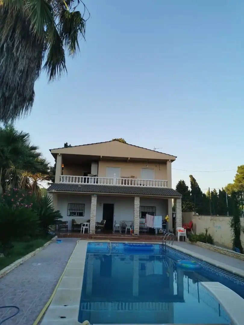Casa o xalet en venda a Calle de Antonio Machado, Riba-roja de Túria Vista exterior de Casa o xalet en venda en Riba-roja de Túria amb Calefacció, Jardí privat i Terrassa