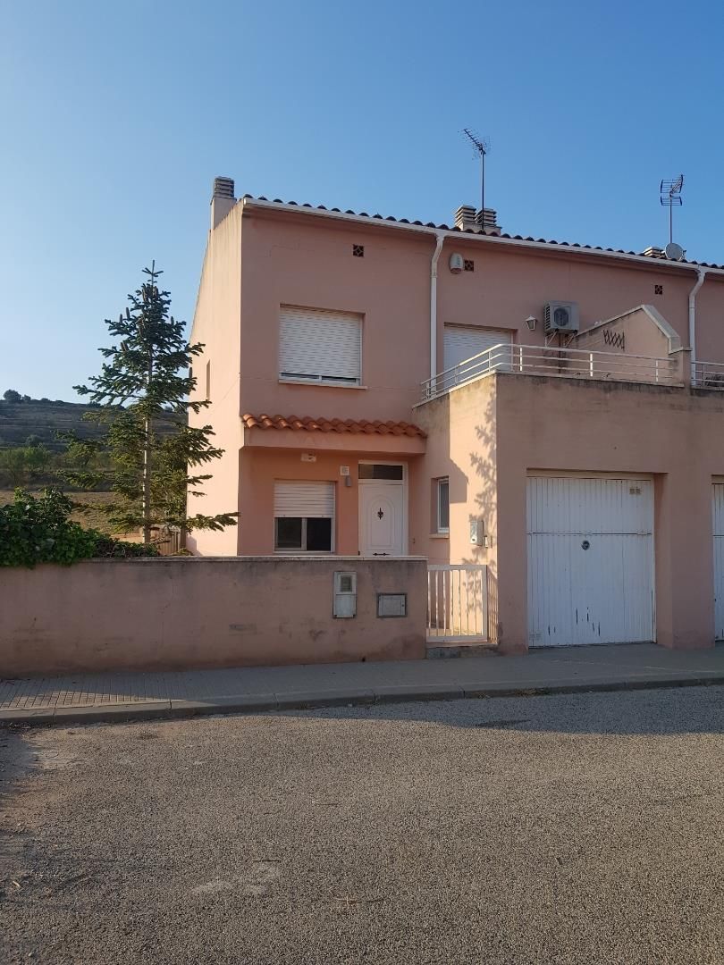 Vista exterior de Casa adosada en venda en Sarral amb Aire condicionat, Calefacció i Jardí privat