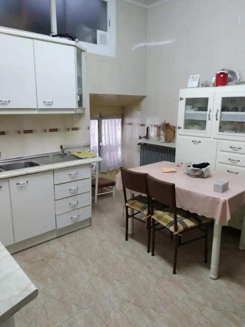 Casa o chalet en venta en Calle Unión, 23, Valdepeñas Cocina de Casa o chalet en venta en Valdepeñas con Aire acondicionado, Calefacción y Jardín privado