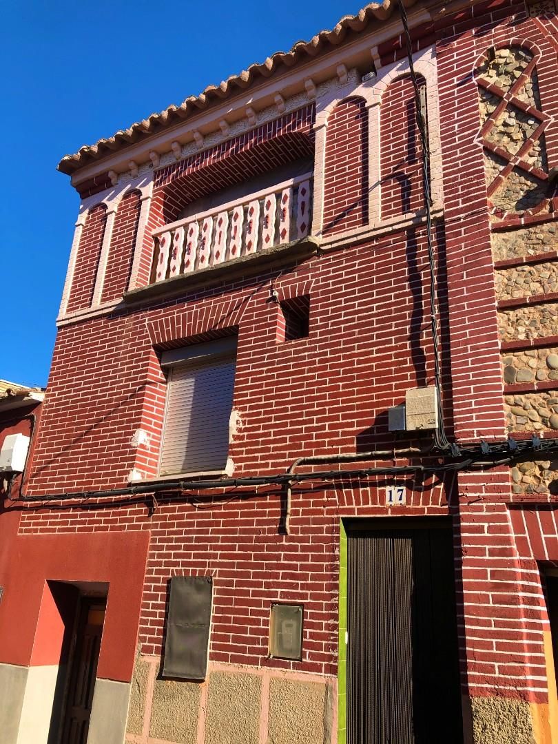 Exterior view of Single-family semi-detached for sale in Azuara
