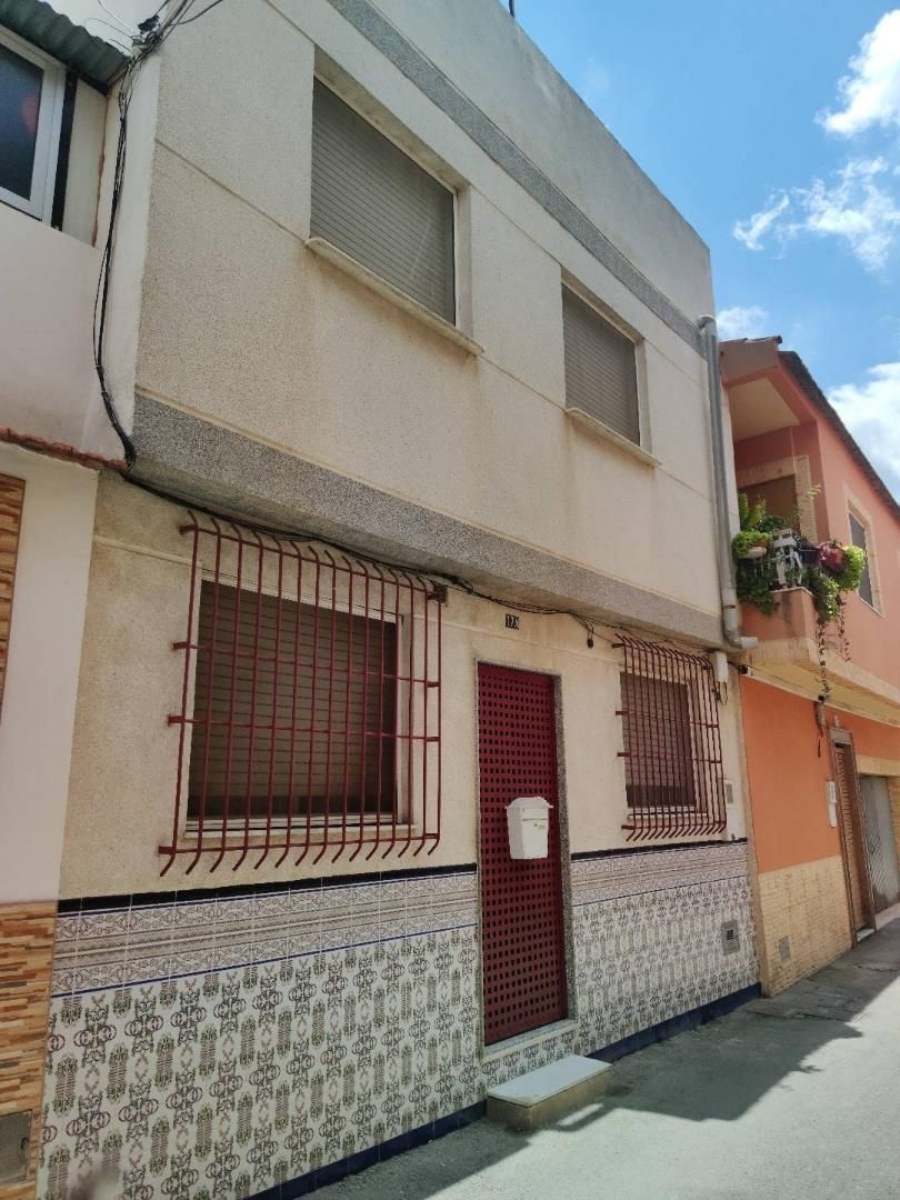 Vista exterior de Casa adosada en venda en Beniel amb Aire condicionat i Terrassa