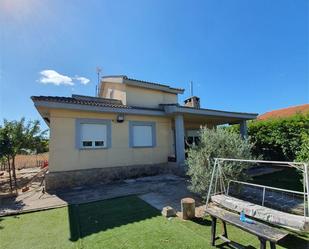 Exterior view of House or chalet for sale in Calvarrasa de Arriba  with Terrace and Balcony