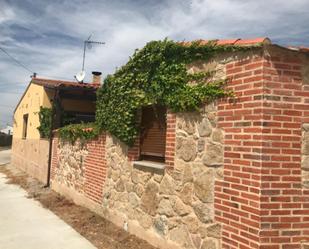 Vista exterior de Casa adosada en venda en Morille amb Terrassa