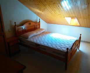 Schlafzimmer von Dachboden zum verkauf in Villanueva de la Vera mit Möbliert, Ofen und Waschmaschine