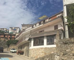 Vista exterior de Casa adosada en venda en Pedro Bernardo amb Terrassa i Balcó