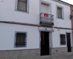 Vista exterior de Casa adosada en venda en Guareña amb Terrassa i Balcó