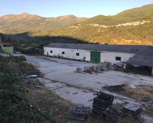 Vista exterior de Nau industrial en venda en Mombeltrán