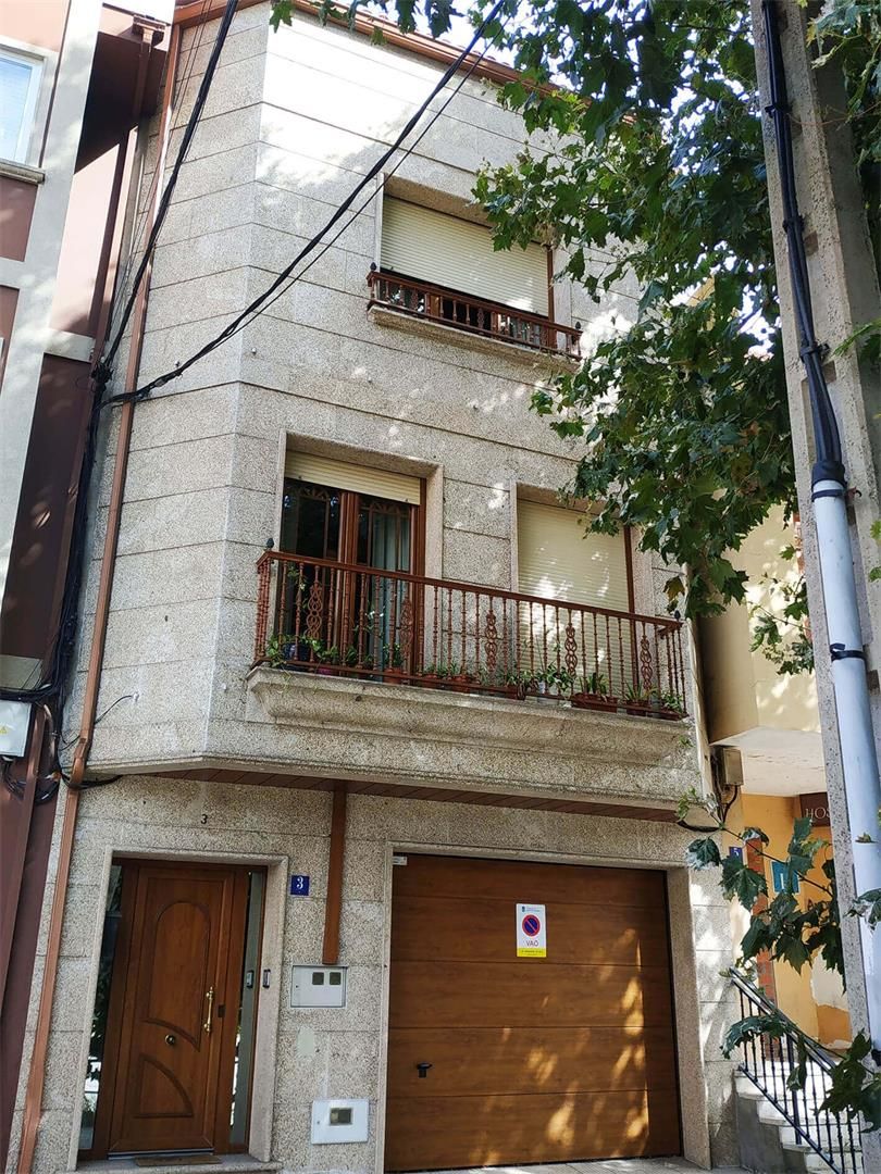 Terrassa de Casa adosada en venda en Pontevedra Capital  amb Calefacció, Terrassa i Traster