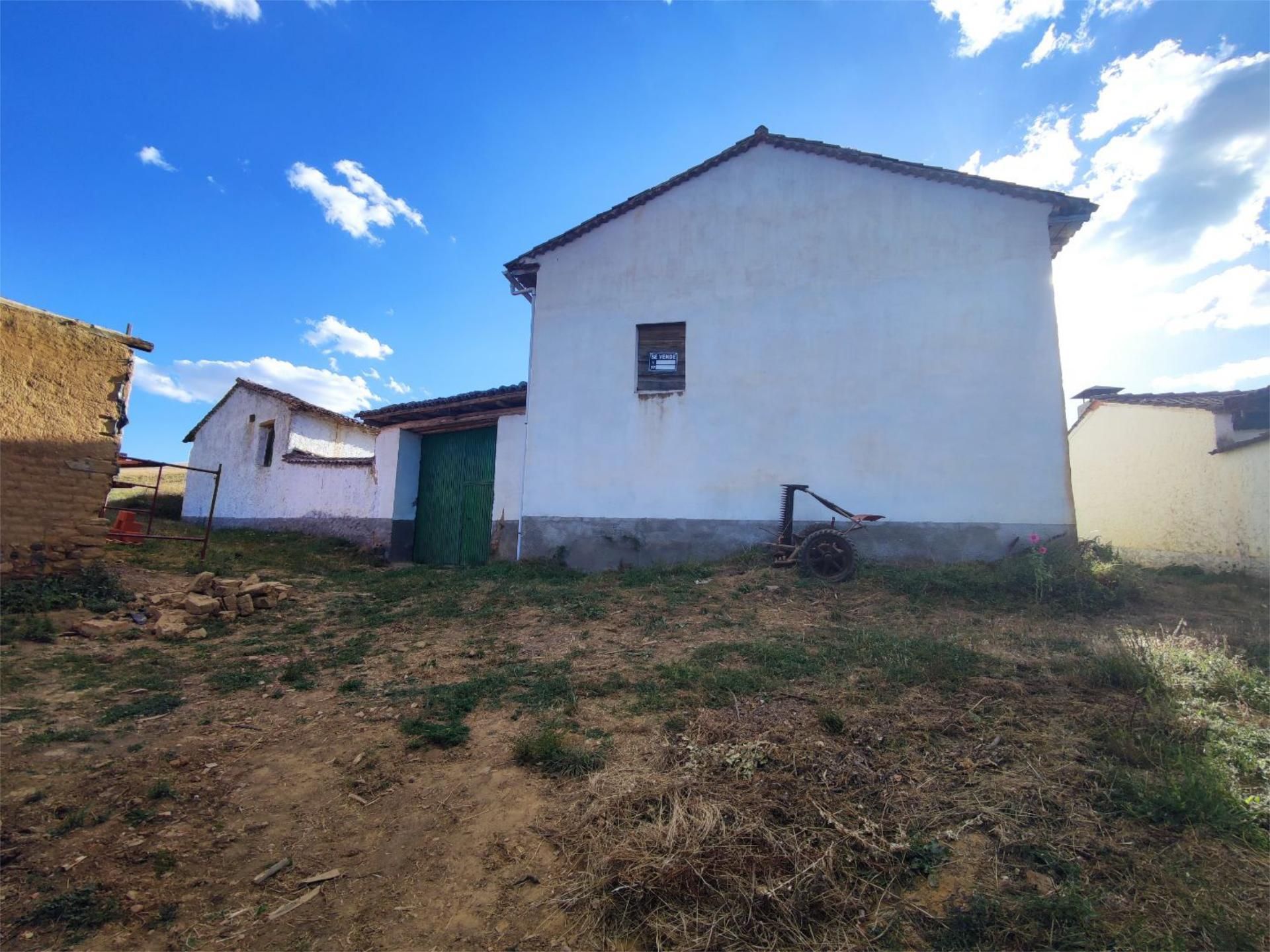 Vista exterior de Finca rústica en venda en Respenda de la Peña amb Jardí privat