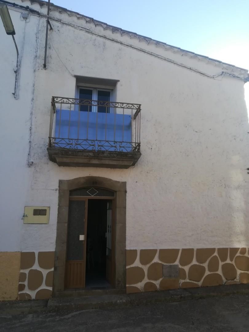 Vista exterior de Finca rústica en venda en Guadramiro amb Terrassa i Balcó