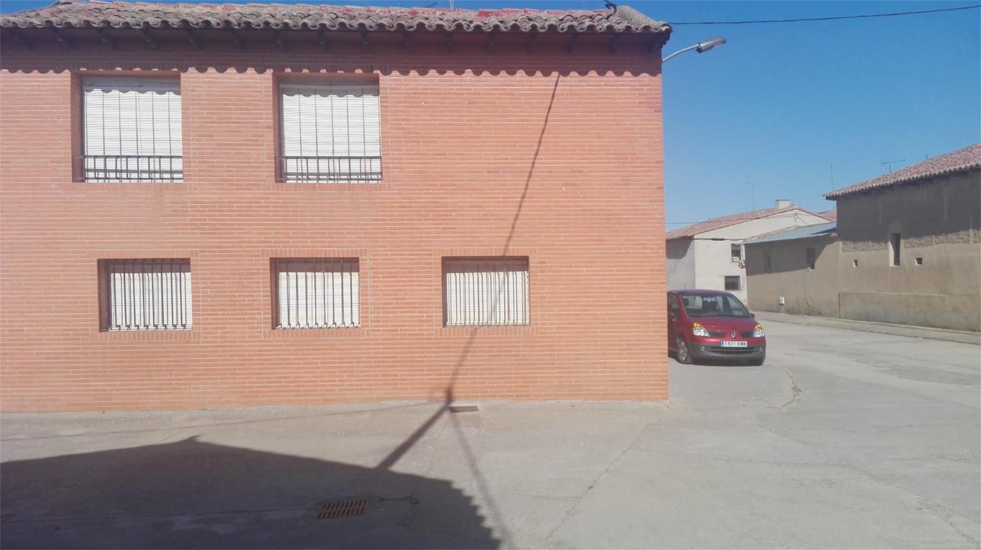 Vista exterior de Casa o xalet en venda en Villamayor de Campos amb Calefacció, Traster i Moblat