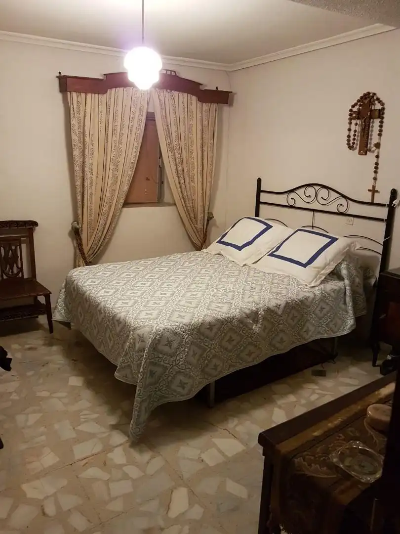 Dormitori de Casa adosada en venda en Jaraíz de la Vera amb Calefacció i Moblat