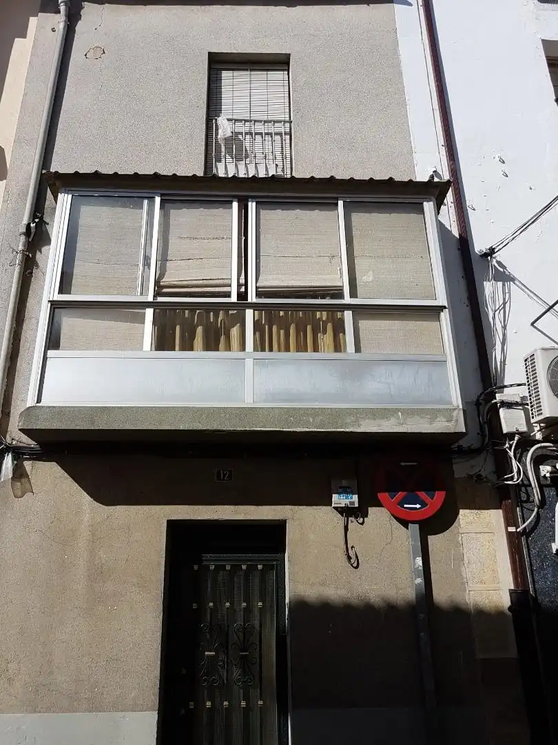 Vista exterior de Casa adosada en venda en Jaraíz de la Vera amb Calefacció i Moblat