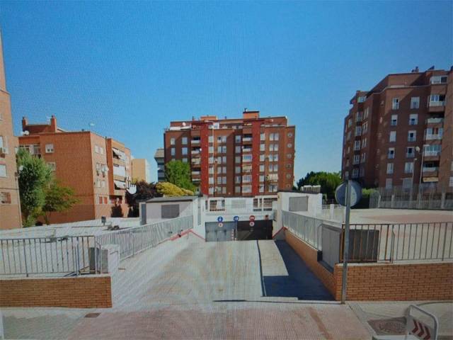 Garaje en Venta en Calle de Ribadeo, 22 en La Serna