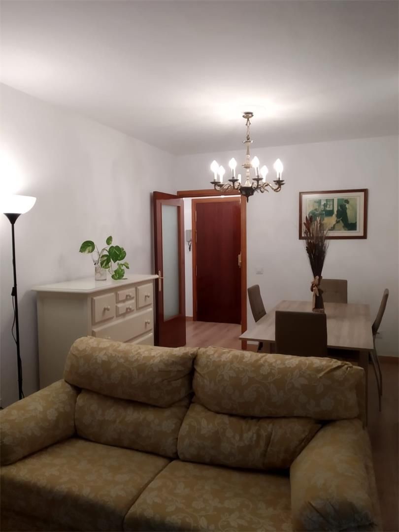 Living room of Flat to rent in  Sevilla Capital  with Air Conditioner, Heating and Parquet flooring