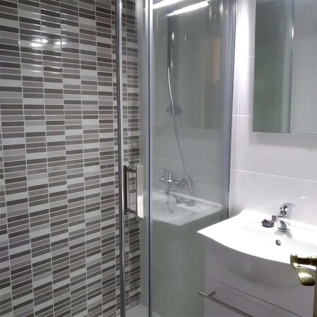 Baño de Piso de alquiler en Sevilla con Aire acondicionado, Calefacción y Parquet