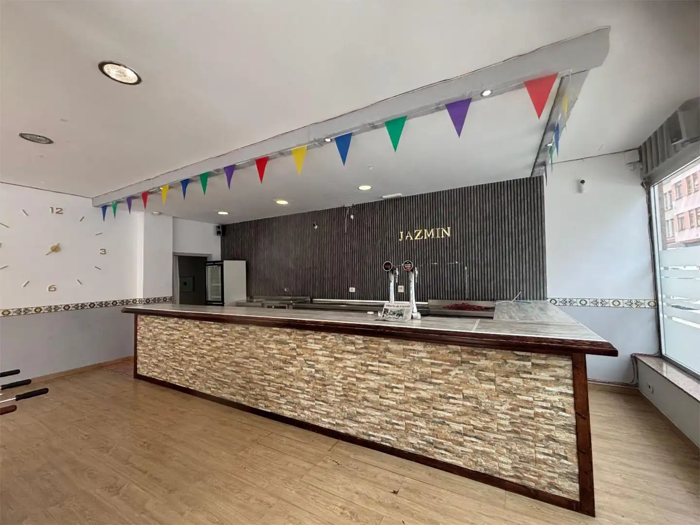 Geschaftsraum zur Miete in Ferrol mit Parkett und Möbliert