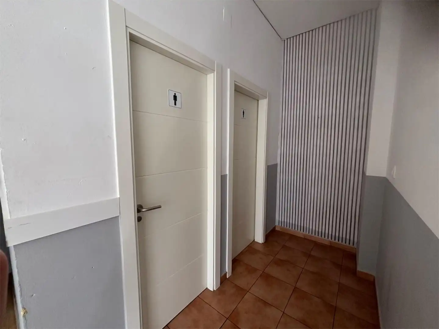 Geschaftsraum zur Miete in Rúa Sánchez Calviño, 27, Zona Ultramar Geschaftsraum zur Miete in Ferrol mit Parkett und Möbliert