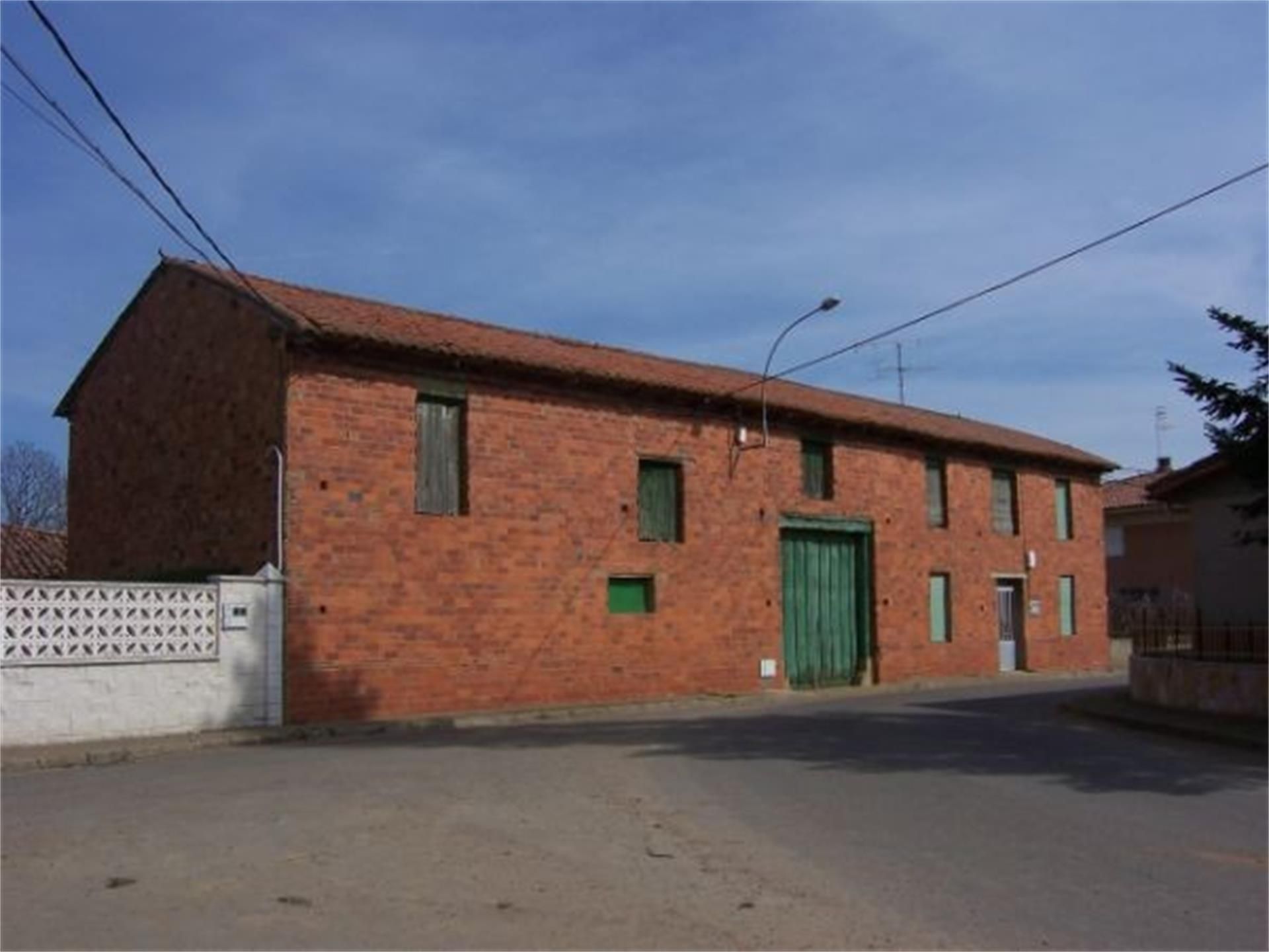 Casa adosada en venta en Calle Real, Valdefresno, León | fotocasa