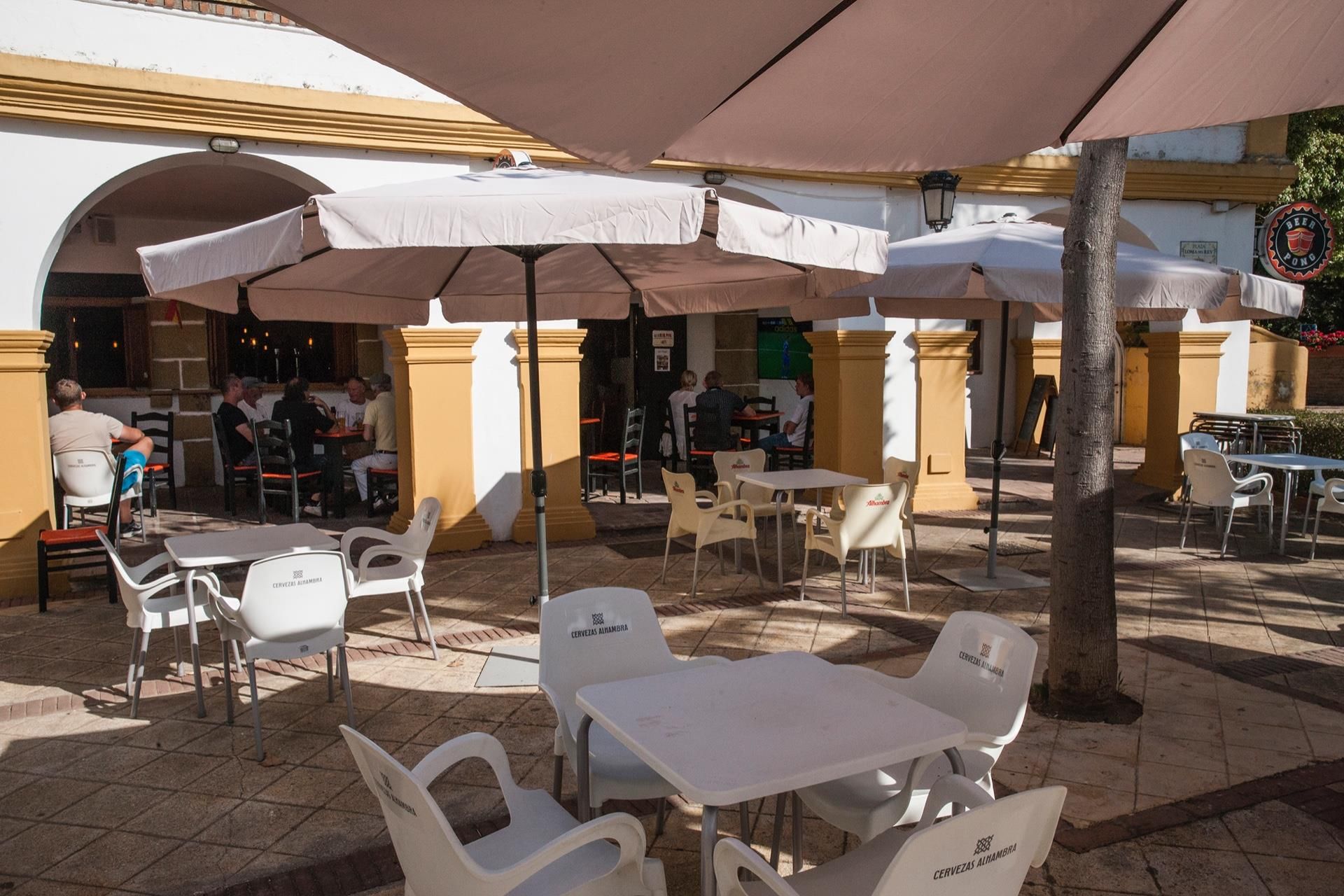 Premises for sale in La Alcaidesa  with Air Conditioner and Heating