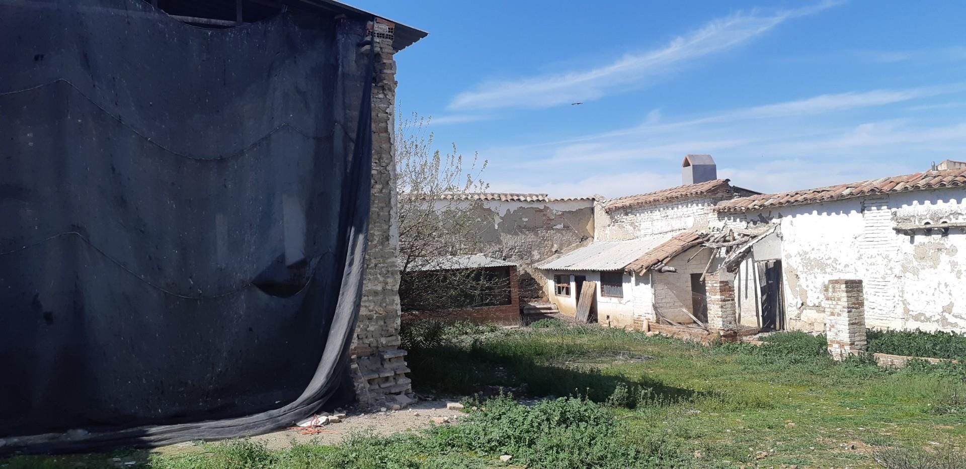 Vista exterior de Casa adosada en venda en Carriches amb Calefacció, Jardí privat i Terrassa
