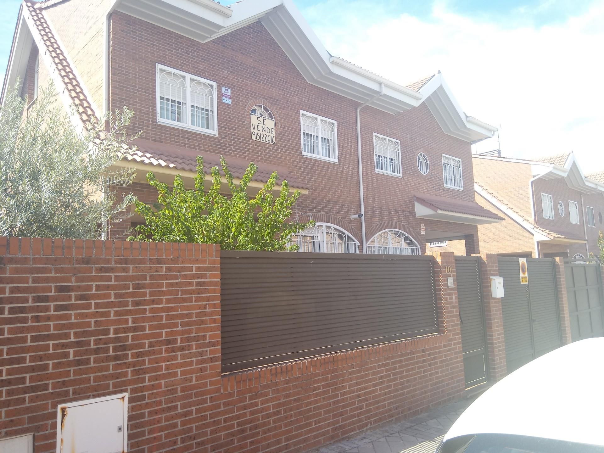 Exterior view of House or chalet for sale in Móstoles  with Heating, Private garden and Parquet flooring