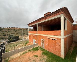 Vista exterior de Casa adosada en venda en Ruidera amb Jardí privat, Terrassa i Piscina