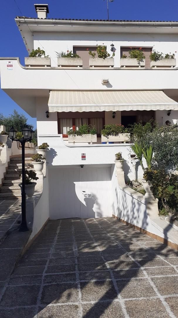 Exterior view of Single-family semi-detached for sale in Roda de Berà  with Air Conditioner, Terrace and Balcony