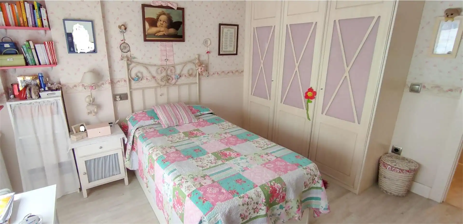 Flat for sale in Calle Arabial, 36, Camino de Ronda Bedroom of Flat for sale in Granada with Air Conditioner, Heating and Parquet flooring