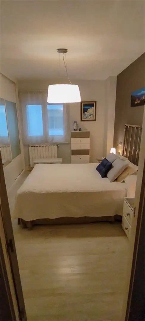 Flat for sale in Calle Arabial, 36, Camino de Ronda Bedroom of Flat for sale in Granada with Air Conditioner, Heating and Parquet flooring