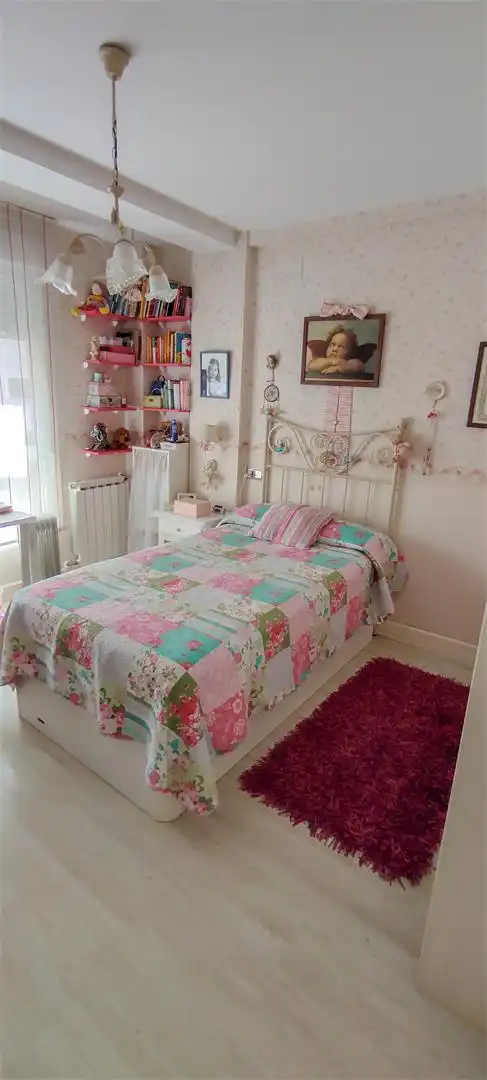Flat for sale in Calle Arabial, 36, Camino de Ronda Bedroom of Flat for sale in Granada with Air Conditioner, Heating and Parquet flooring