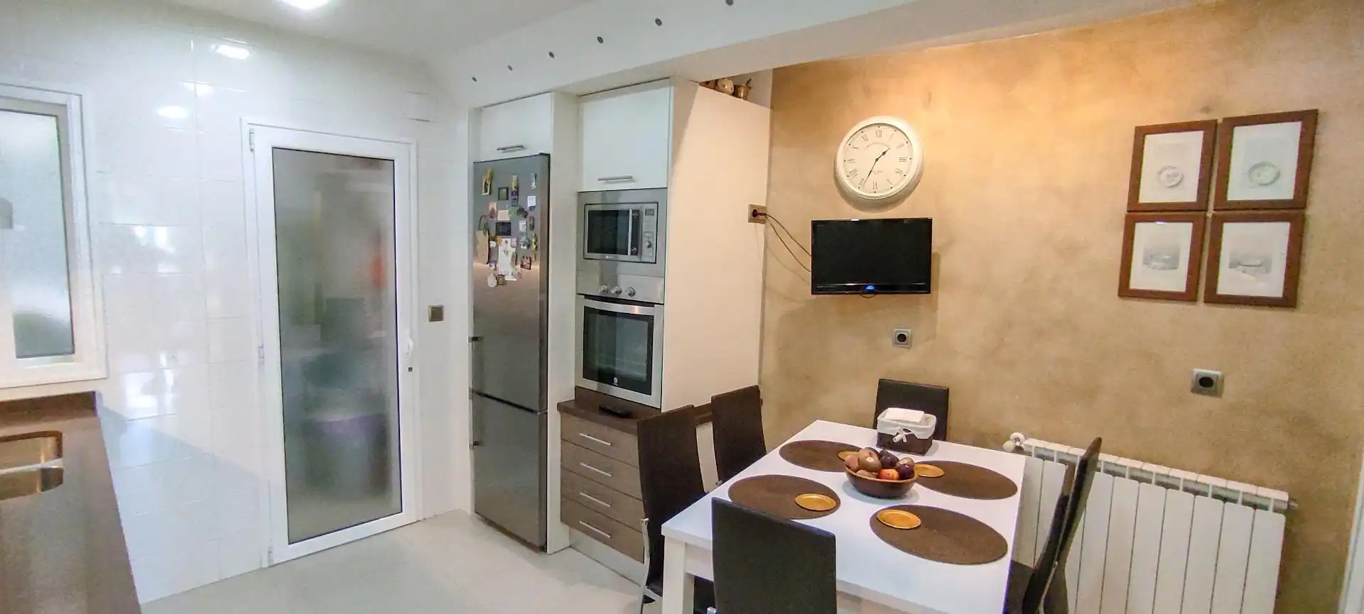 Flat for sale in Calle Arabial, 36, Camino de Ronda Kitchen of Flat for sale in Granada with Air Conditioner, Heating and Parquet flooring