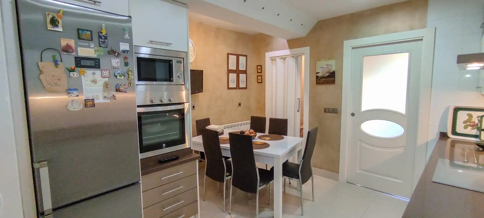 Flat for sale in Calle Arabial, 36, Camino de Ronda Kitchen of Flat for sale in Granada with Air Conditioner, Heating and Parquet flooring