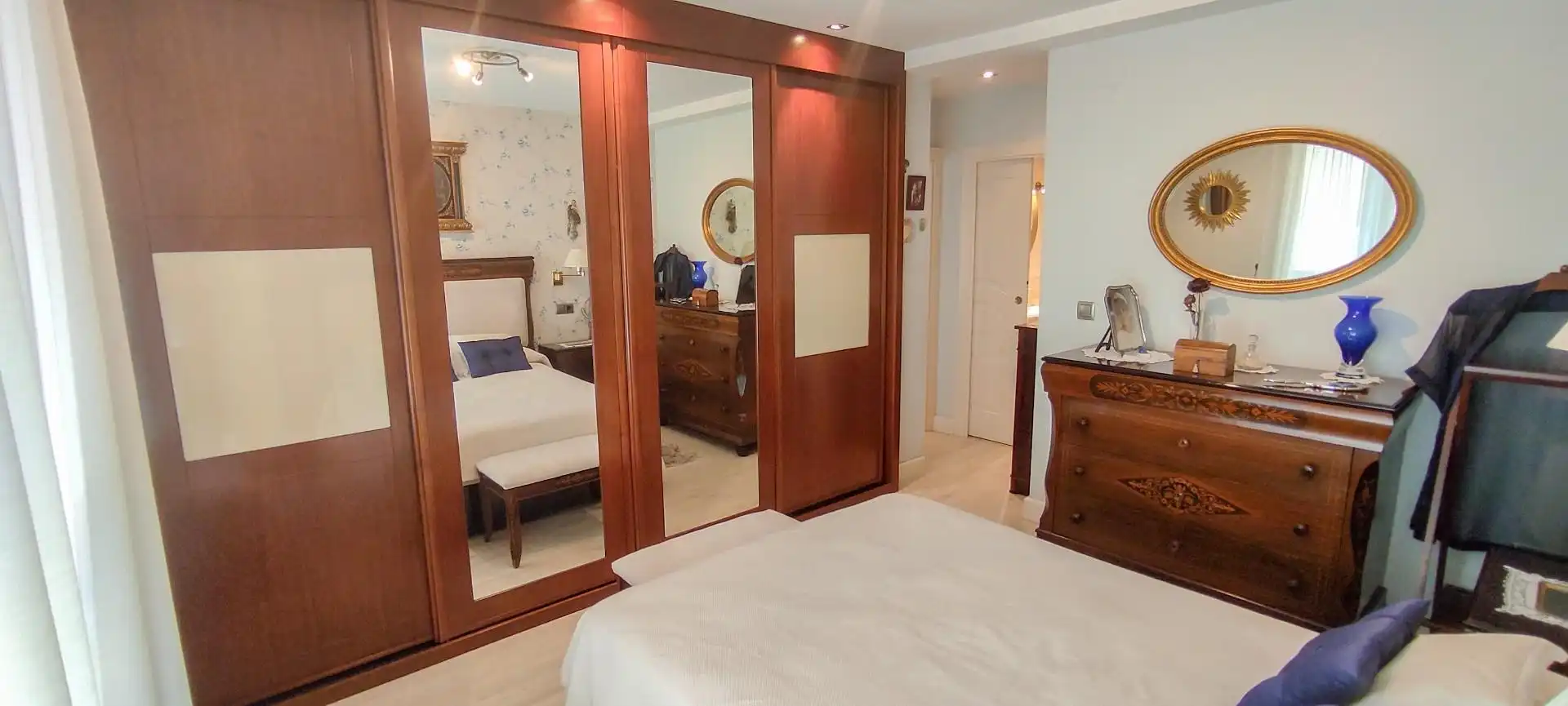 Flat for sale in Calle Arabial, 36, Camino de Ronda Bedroom of Flat for sale in Granada with Air Conditioner, Heating and Parquet flooring