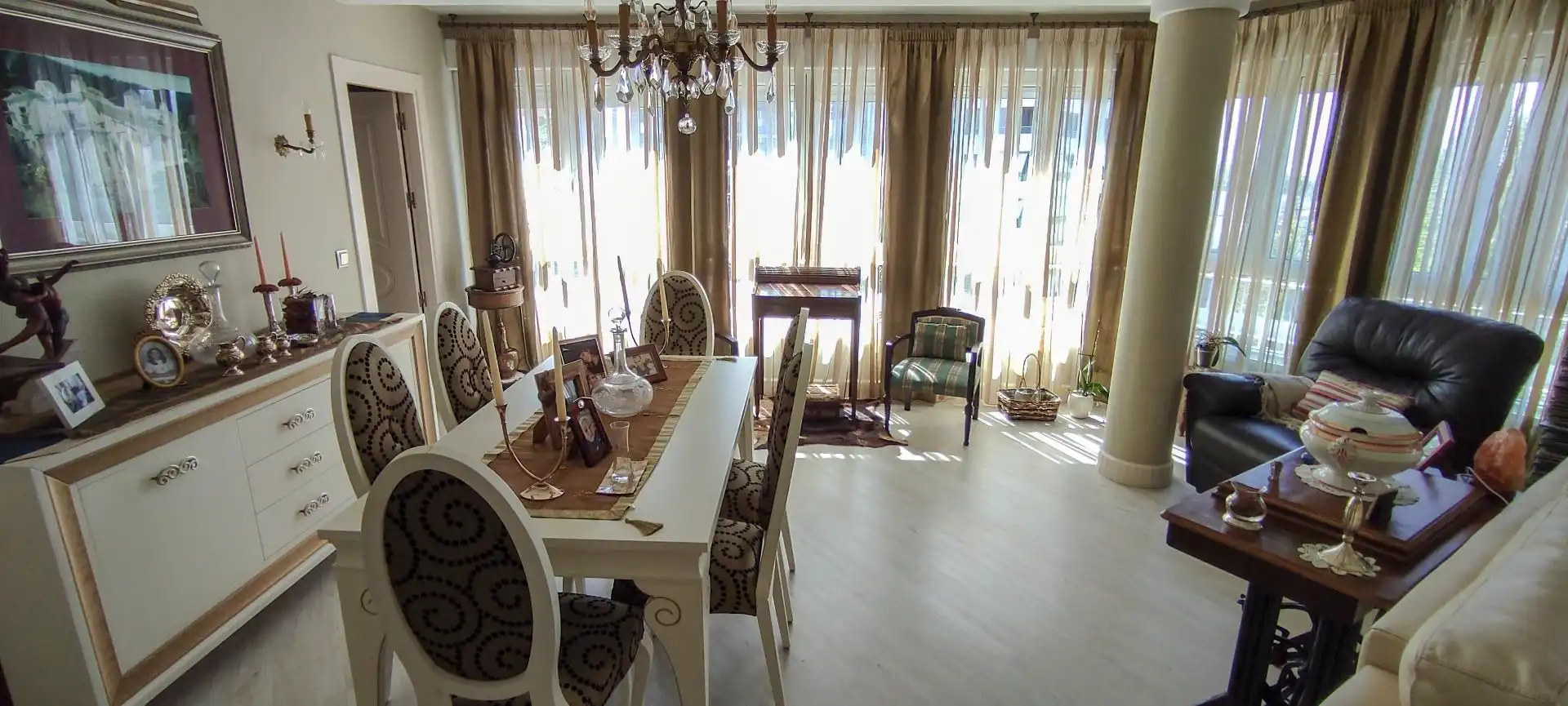 Flat for sale in Calle Arabial, 36, Camino de Ronda Dining room of Flat for sale in Granada with Air Conditioner, Heating and Parquet flooring