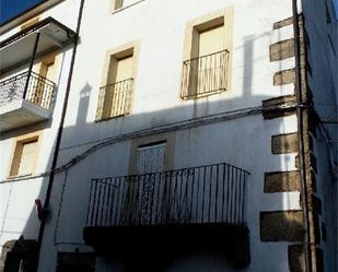 Vista exterior de Casa adosada en venda en Santibáñez el Alto amb Jardí privat, Terrassa i Balcó