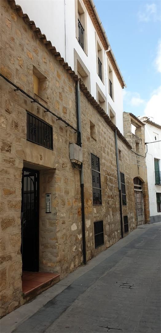 Vista exterior de Casa adosada en venda en Baeza amb Aire condicionat, Calefacció i Piscina