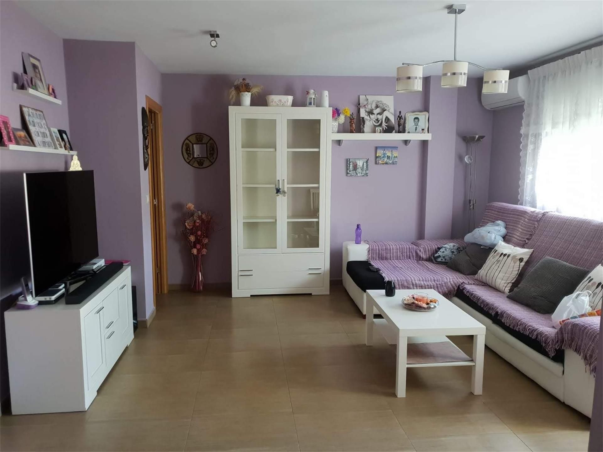 Sala d'estar de Àtic en venda en Torre del Campo amb Aire condicionat, Terrassa i Traster