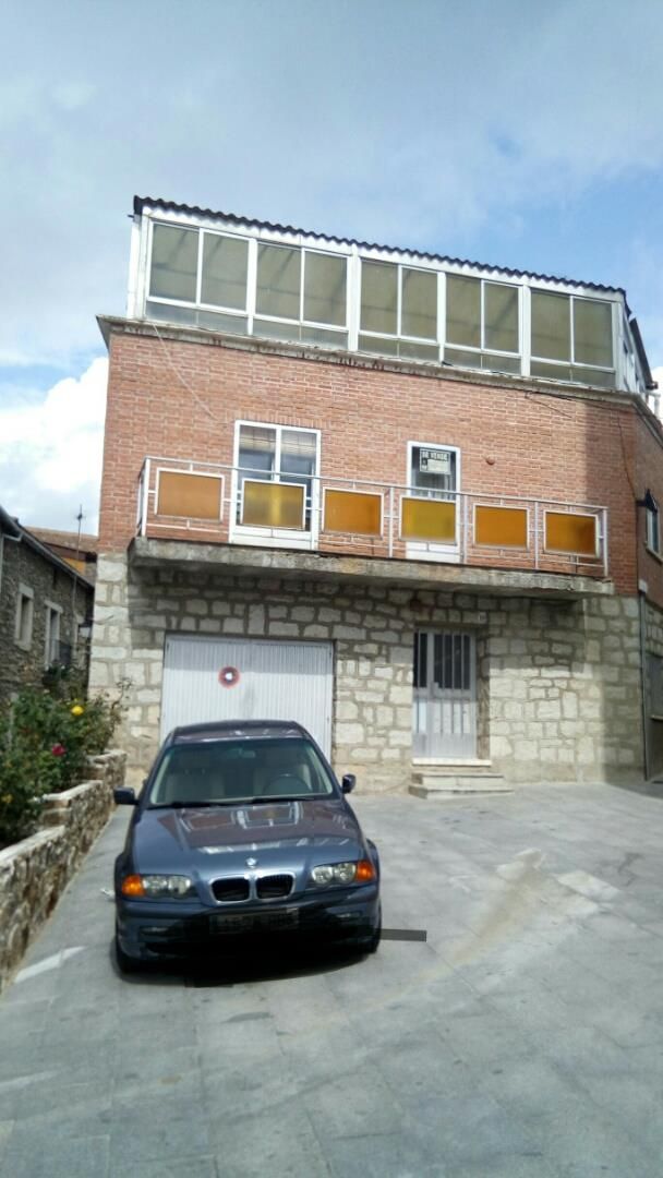 Exterior view of Single-family semi-detached for sale in Garganta de los Montes  with Balcony
