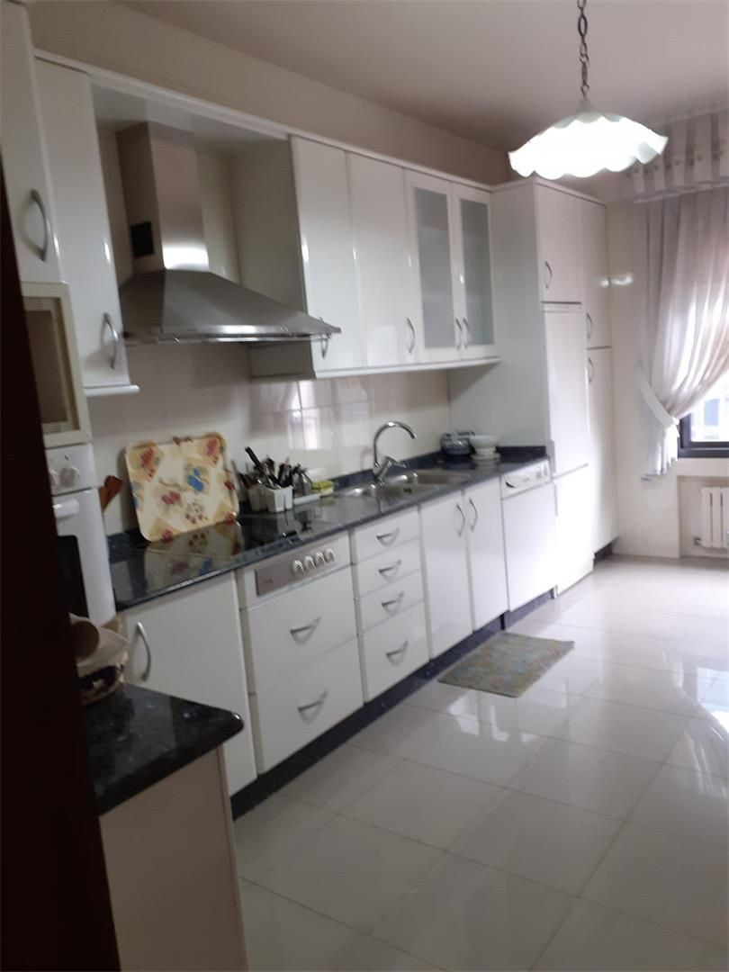 Cocina de Piso en venta en Ponferrada con Calefacción, Parquet y Trastero