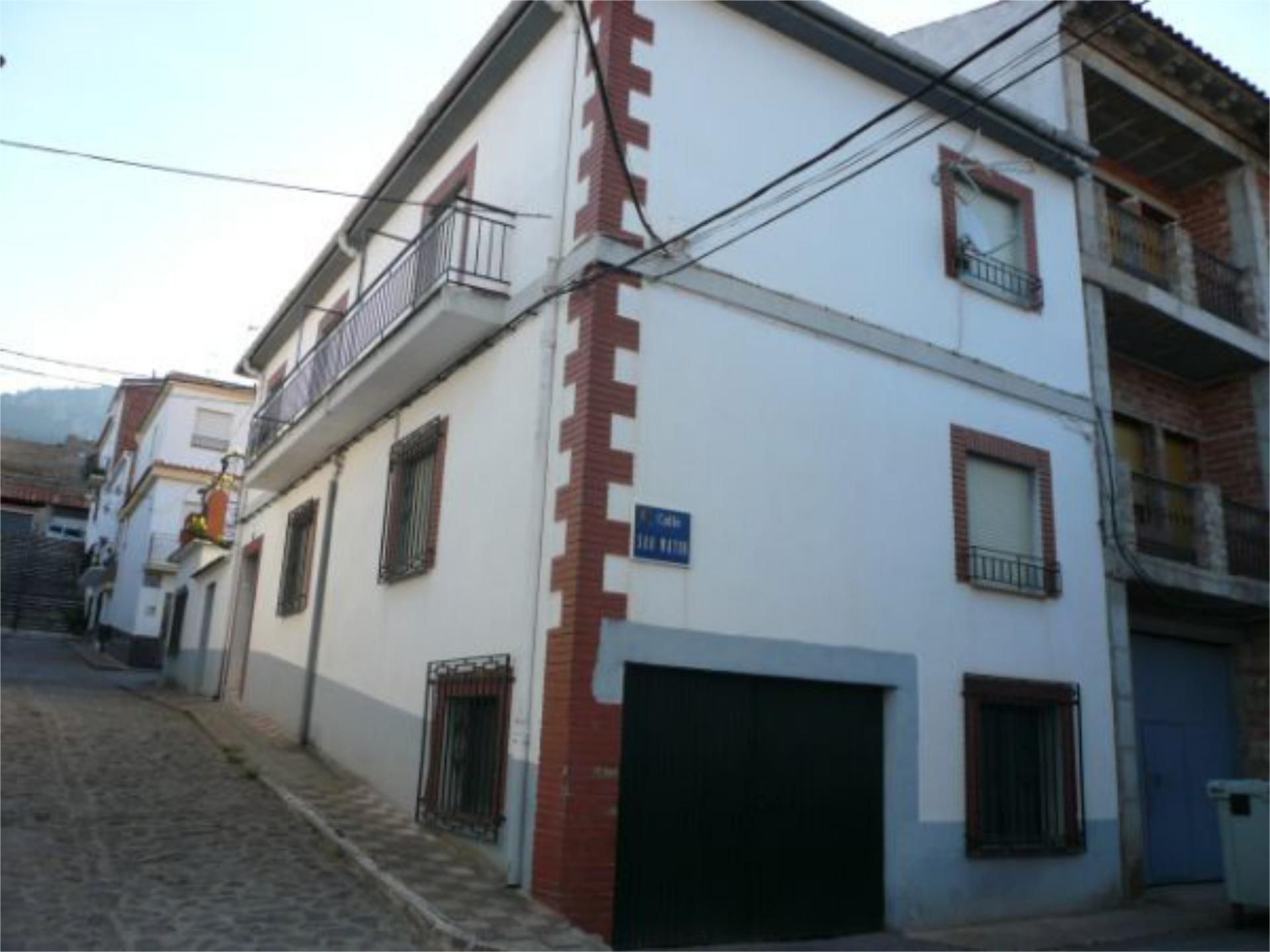 Vista exterior de Casa adosada en venda en La Puerta de Segura amb Calefacció, Jardí privat i Terrassa