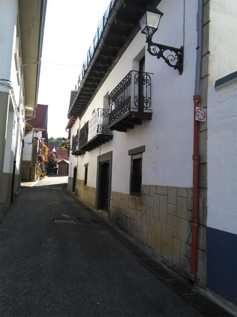 Vista exterior de Casa adosada en venda en Jaurrieta amb Traster i Balcó