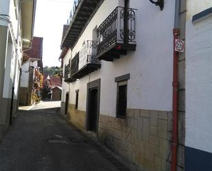 Vista exterior de Casa adosada en venda en Jaurrieta amb Balcó