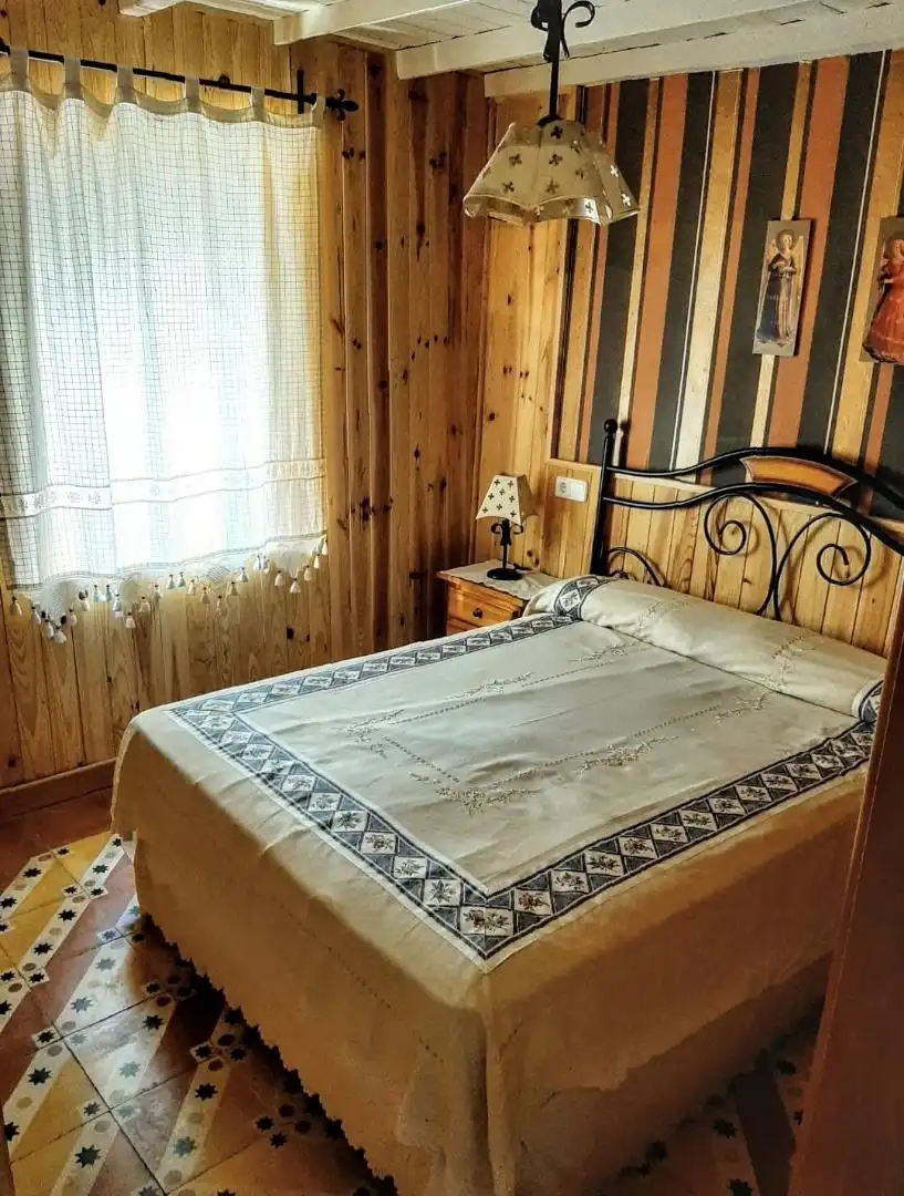 Schlafzimmer von Erdgeschoss zum Verkauf in Valverde del Fresno mit Klimaanlage, Heizung und Abstellraum