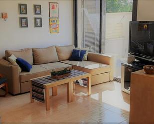 Sala d'estar de Casa adosada en venda en Roda de Berà amb Aire condicionat i Terrassa
